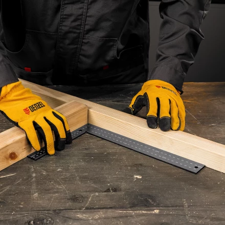 Угольник, 200 х 300 мм, алюминиевый, лазерная гравировка Denzel 32392 купить в Урае