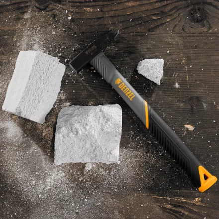 Молоток слесарный, 200 г Denzel, кованый, фибергласовая рукоятка c TPR покрытием 10482 купить в Урае