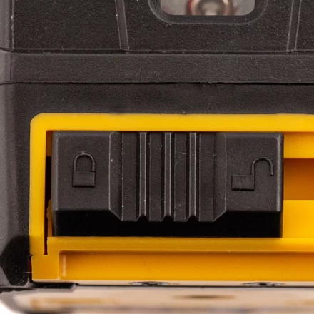 Лазерный уровень LX 03 Green, 30 м, 520 нм, резьба 1/4&quot; Denzel 35058 купить в Урае