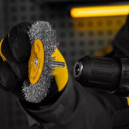 Щетка для дрели Denzel 100 мм, плоская, со шпилькой, нержавеющая витая проволока, 744793 купить в Урае