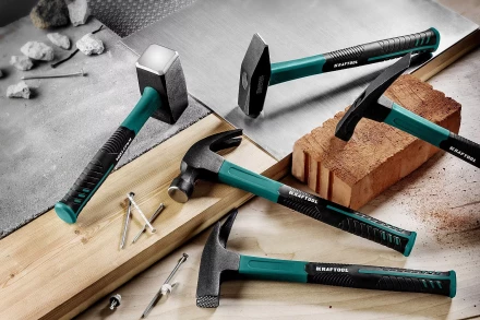 Молоток каменщика с фиберглассовой рукояткой 20192 купить в Урае