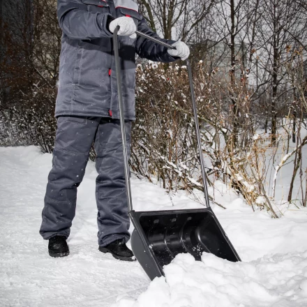 Движок для уборки снега пластиковый Сибртех, 570 х 470 х 1300 мм, стальная рукоятка, Россия, 615925 купить в Урае