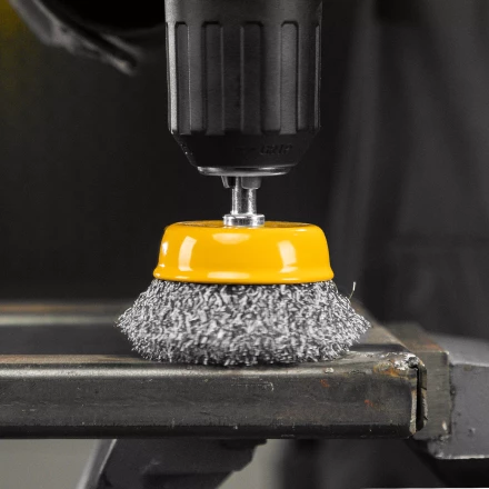 Щетка для дрели, 65 мм, Чашка, со шпилькой , нержавеющая витая проволока Denzel 744613 купить в Урае