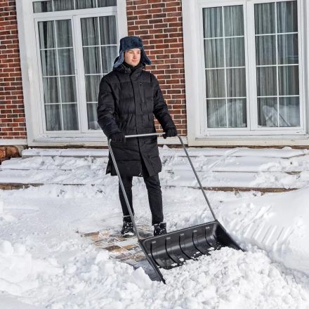 Движок для уборки снега пластиковый Сибртех, 695 х 540 х 1460 мм, стальная рукоятка, Россия 615935 купить в Урае