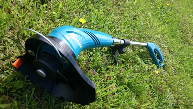 Триммер UR3000 Makita купить в Урае