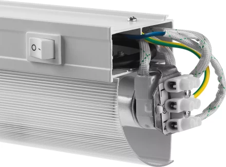 Светильник люминесцентный СВЕТОЗАР модель &quot;СЛУ-115&quot; с плафоном и выключателем, угловой, лампа Т8, 502x54x74мм, 15Вт SV-57587-15 купить в Урае