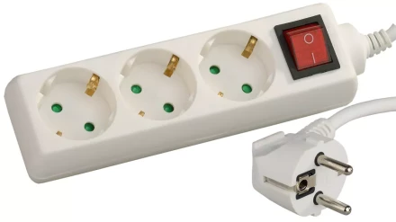 Удлинитель СВЕТОЗАР электрический с заземлением, выключателем, евро, с защитными шторками, 3 гнезда, 5м SV-55035-5 купить в Урае