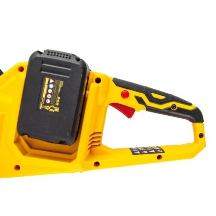 Цепная пила аккумуляторная бесщеточная RCS400-36, Li-ion, 36 В, 4 Ач, шина 400 мм Denzel 58610 купить в Урае