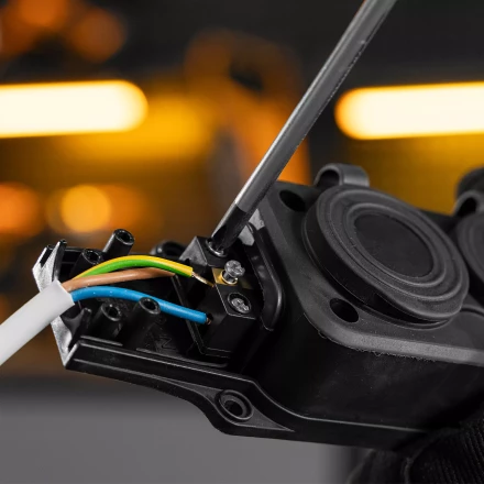 Шнур сетевой Denzel Energy Series, ПВС, 1,5 м, 3 x 1 мм, с неразборной вилкой, белый, 3 м, 37662 купить в Урае