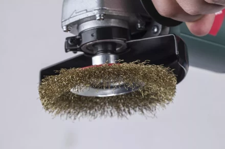 Кордщетка HAMMER тарелка 125мм для УШМ гофрированная латунированная сталь (207-108) купить в Урае