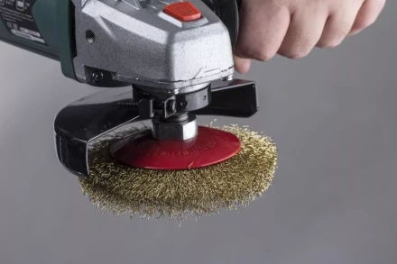 Кордщетка HAMMER тарелка 125мм для УШМ гофрированная латунированная сталь (207-108) купить в Урае