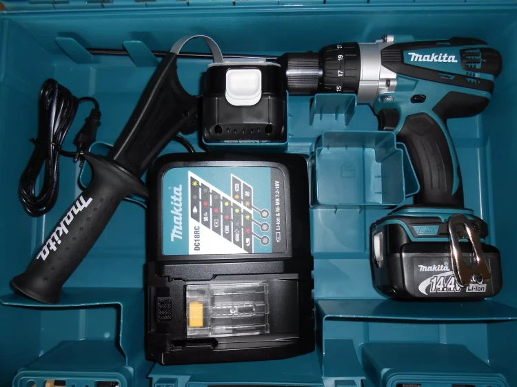 Аккумуляторная дрель-шуруповерт Makita BHP448RFE купить в Урае