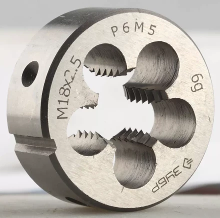 Плашка ЗУБР &quot;ЭКСПЕРТ&quot; круглая машинно-ручная для нарезания метрической резьбы, М18 x 2,5 4-28023-18-2.5 купить в Урае