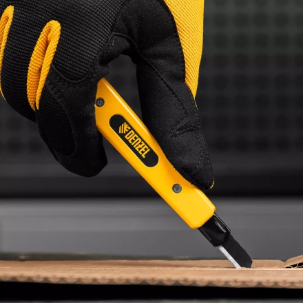 Нож Denzel, 9 мм, сменное лезвие, SK4, алюминиевый корпус, торцевой зажим, 78901 купить в Урае