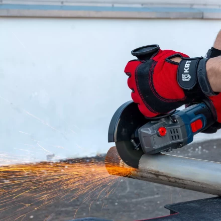 Угловая шлифмашина аккумуляторная бесщеточная КВТ GB-20-125 с оснасткой до 125 мм (102595) купить в Урае