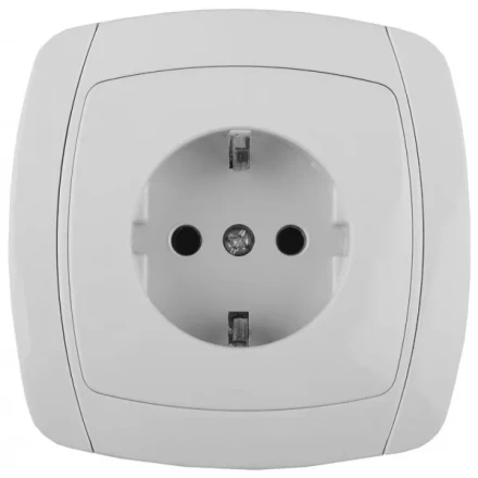 Розетка СВЕТОЗАР &quot;CITY LIGHT&quot; одинарная в сборе, с заземлением, цвет белый, 16А/~250В SV-54205-W купить в Урае