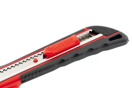 Нож 9мм выдвижное лезвие металлическая направляющая эргономичная двухкомпонентная рукоятка вес 40 грамм MATRIX 78932 купить в Урае