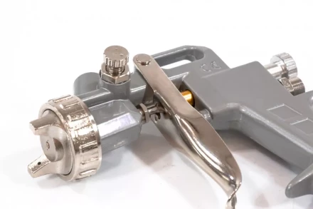 Пневматический краскопульт с верхним бачком V=1,0 л + сопла диаметром 1.2, 1.5 и 1.8 мм  MATRIX 57315 купить в Урае