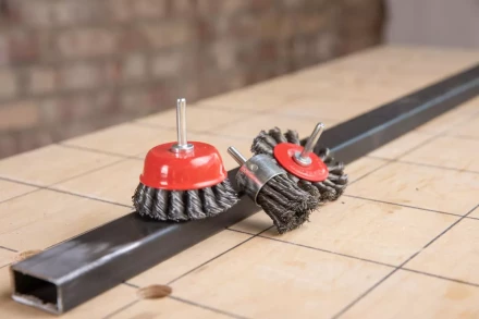 Кордщетка HAMMER кисть 28мм для дрели витая сталь (207-211) купить в Урае