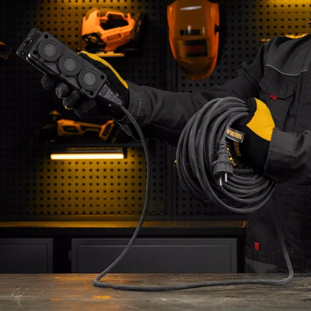 Удлинитель-шнур силовой Denzel Top Series, КГТТ, 20м, 3 розетки, 3 x 1,5 мм, 3 м 37422 купить в Урае