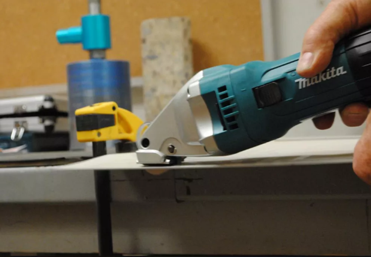 Шлицевые ножницы по металлу Makita JS1601 купить в Урае
