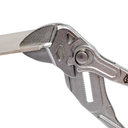 Клещи переставные — гаечный ключ КВТ 180 мм с кнопочной самофиксацией (82147) купить в Урае