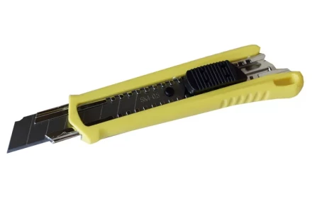 Нож со сменным лезвием 18 мм пластиковый корпус Энкор 9668 9668 купить в Урае