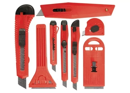 Набор ножей выдвижные лезвия 9 мм - 4 шт, 18 мм - 2 шт, + скребки 40 - 52 мм 2 шт MATRIX 78991 купить в Урае