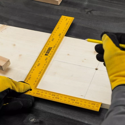 Угольник стальной Denzel, 200 х 300 мм, 32388 купить в Урае