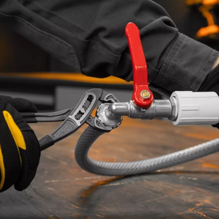 Клещи переставные Denzel 17901, обливные рукоятки, 180 мм купить в Урае