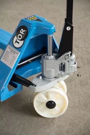 Тележка гидравлическая 2500 кг 1150 мм нейлоновые колеса TOR RHP 1001346 купить в Урае