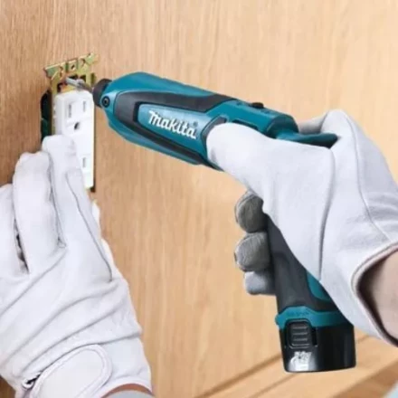 Аккумуляторная ударная отвертка Makita TD021DSE купить в Урае