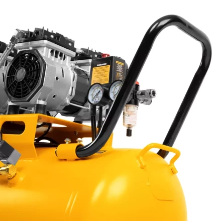 Компрессор безмасляный, малошумный DLS 1800/100,1800 Вт, 3x600, 100 л, 345 л/мин// Denzel 58028 купить в Урае