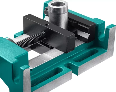 Тиски KRAFTOOL станочные трехсторонние 32716-100 купить в Урае