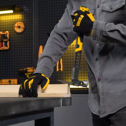 Молоток строительный 450 г, цельнокованый,боек с магнитом, двухкомп. обрезин. рук-ка Denzel 10468 купить в Урае