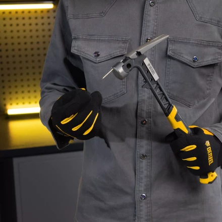 Молоток строительный 450 г, цельнокованый,боек с магнитом, двухкомп. обрезин. рук-ка Denzel 10468 купить в Урае