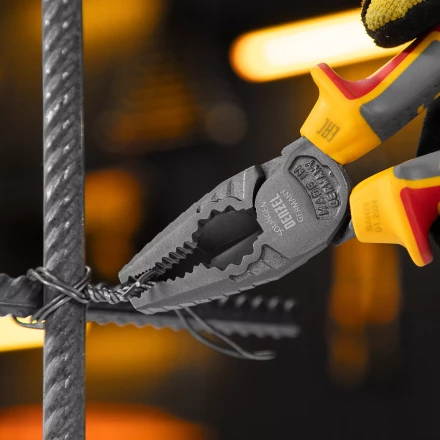 Плоскогубцы комбинированные Denzel 17086, диэлектрические трехкомпонентные рукоятки до 1000 В, 180 мм купить в Урае