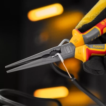 Длинногубцы прямые Denzel 17305, диэлектрические рукоятки до 1000 В, трехкомпонентные рукоятки, 205мм купить в Урае