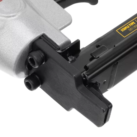 Степлер пневматический Denzel  PS8016 для прямоугольных скоб 21GA от 6 до 16 мм 57400 купить в Урае