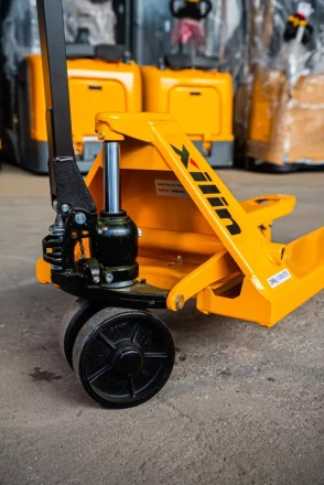 Тележка гидравлическая 2500 кг 1150 мм резиновые колеса XILIN DF-III 1006379 купить в Урае