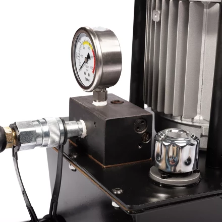 Насосная гидравлическая станция КВТ ПМЭ-7100 объем маслобака 10.0 л (230 В/50 Гц) (91798) купить в Урае