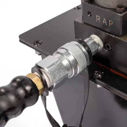 Насосная гидравлическая станция КВТ ПМЭ-7100У объем маслобака 10.0 л с удержанием (230 В/50 Гц) (91799) купить в Урае