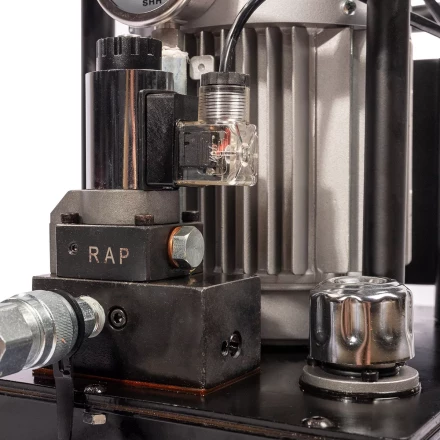 Насосная гидравлическая станция КВТ ПМЭ-7100У объем маслобака 10.0 л с удержанием (230 В/50 Гц) (91799) купить в Урае