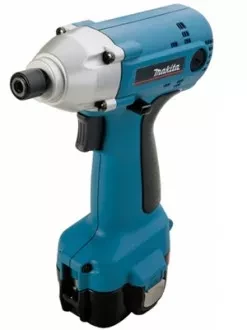Аккумуляторная дрель-шуруповерт Makita 6990DWAE купить в Урае