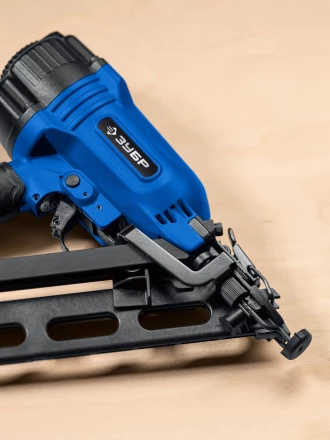 ЗУБР DA34-64, пневматический финишный нейлер для реечных гвоздей ЗУБР 15Ga, DA34 (32-64 мм), Профессионал (31926) купить в Урае