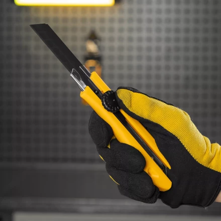 Нож Denzel, 18 мм, сменное лезвие, SK4, метал. направляющая, винтовой фиксатор, 78943 купить в Урае