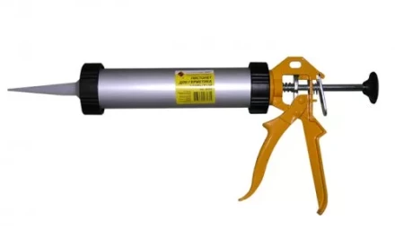 Пистолет для герметика закрытый Энкор 56354 купить в Урае