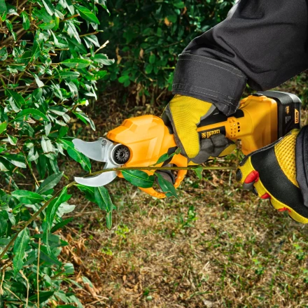 Секатор аккумуляторный Denzel CP-30 59435, 18В Li-Ion купить в Урае