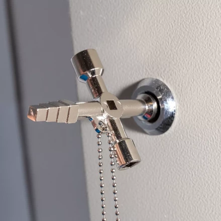 Ключ для электрошкафов КВТ КЭШ-5М с 5 профилями и битой «крест/шлиц» (84624) купить в Урае