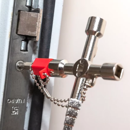 Ключ для электрошкафов КВТ КЭШ-5М с 5 профилями и битой «крест/шлиц» (84624) купить в Урае